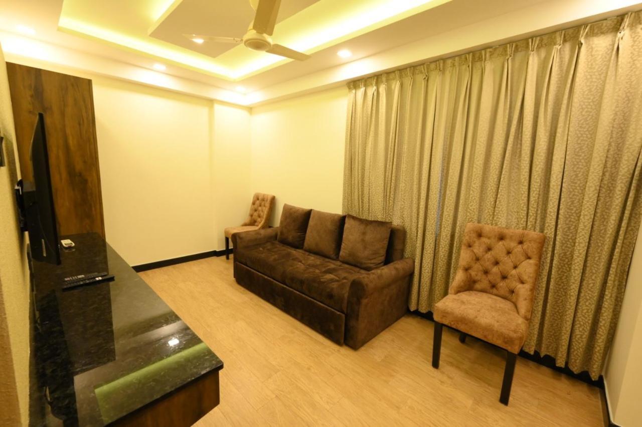 Meenakshi Inn Udupi Buitenkant foto